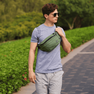 The Waterfly Classic Fanny Pack has multiple carrying options, you can use it as a fanny pack, fanny pack, shoulder bag, chest bag